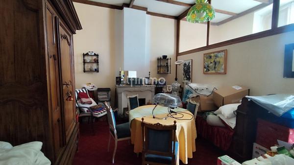 Immeuble : 4 appartements plus dépéndances plus terrain.