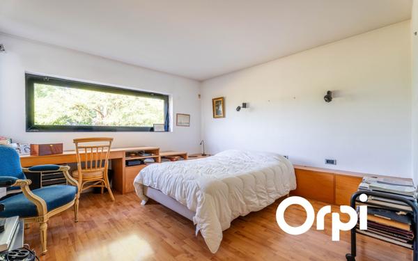 Maison à vendre    5 pièces • 198,99 m2 Lozanne