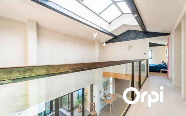 Maison à vendre    5 pièces • 198,99 m2 Lozanne