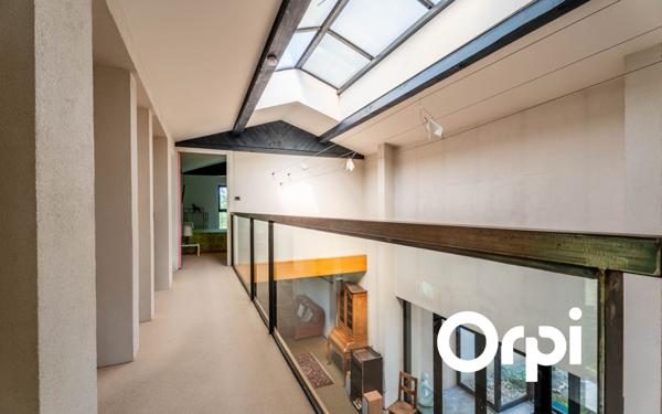 Maison à vendre    5 pièces • 198,99 m2 Lozanne