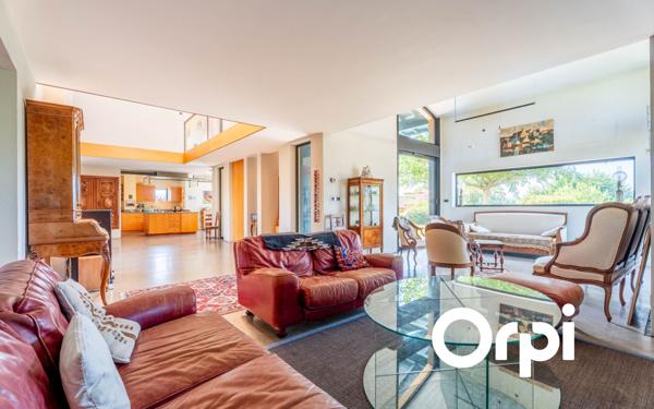 Maison à vendre    5 pièces • 198,99 m2 Lozanne