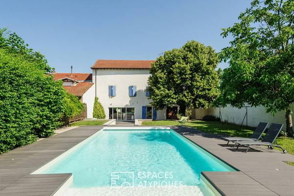 Maison familiale en pisé avec piscine
