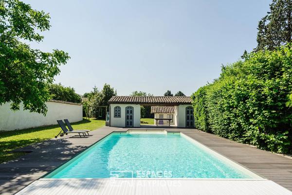 Maison familiale en pisé avec piscine