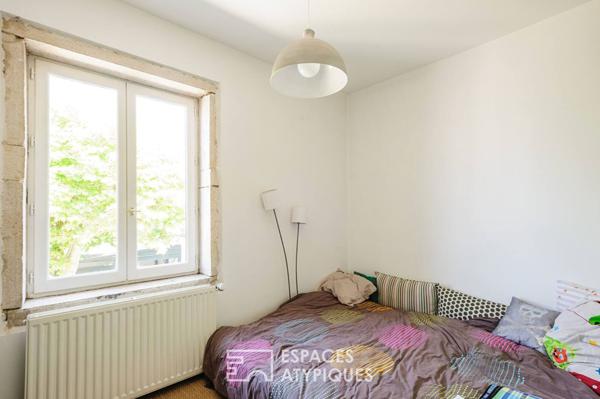 Maison familiale en pisé avec piscine