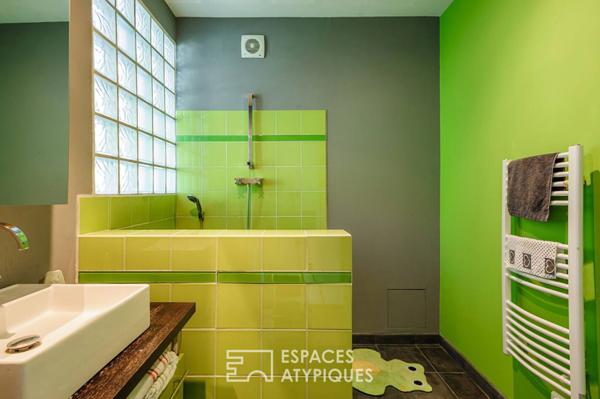 Maison familiale en pisé avec piscine