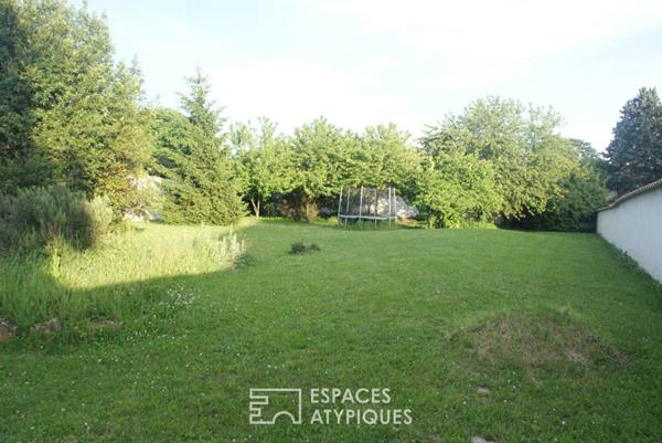 Maison familiale en pisé avec piscine