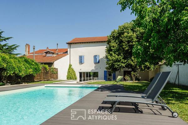 Maison familiale en pisé avec piscine