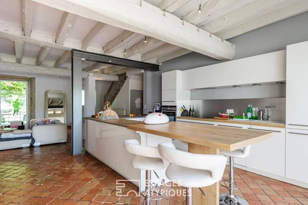 Maison familiale en pisé avec piscine