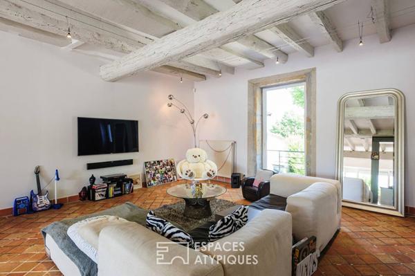 Maison familiale en pisé avec piscine