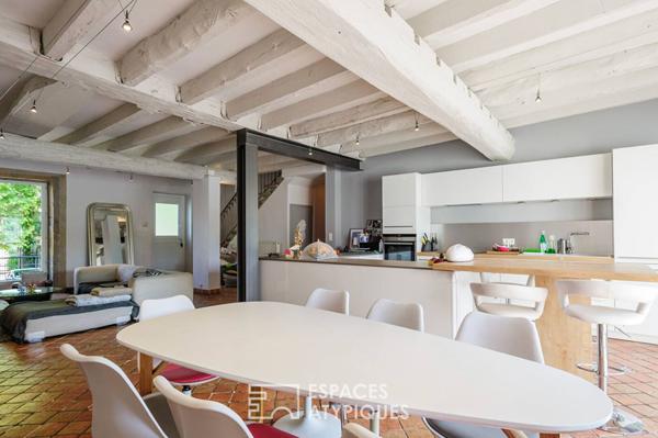 Maison familiale en pisé avec piscine