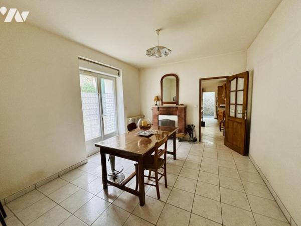 Hyper-centre, maison 2 chambres + bureau