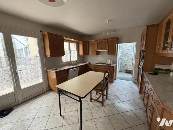 Hyper-centre, maison 2 chambres + bureau