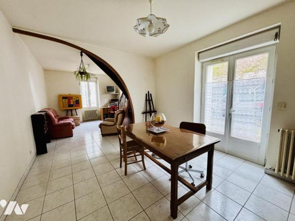 Hyper-centre, maison 2 chambres + bureau