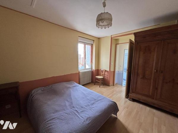 Hyper-centre, maison 2 chambres + bureau