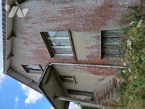 A Neufchâtel-Hardelot, maison d'habitation et son terrain.