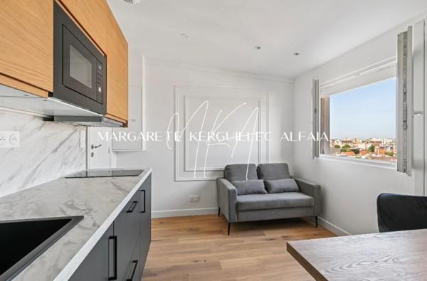 Studio refait à neuf très bien optimisé, dernier étage et lumineux en Dpe D