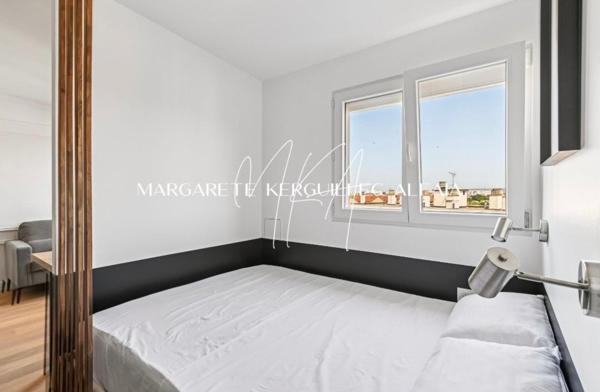 Studio refait à neuf très bien optimisé, dernier étage et lumineux en Dpe D