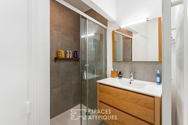 Appartement rénové quartier alma avec parking