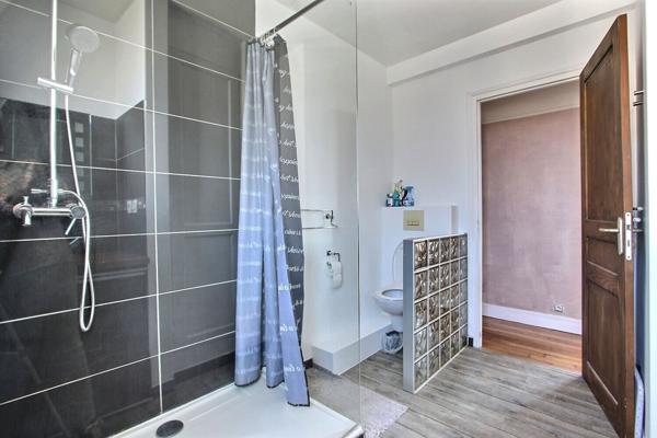 GRAND ET CHARMANT 2 PIECES A 4 MN DU METRO GABRIEL PERI AVEC VUE TOUR EIFFEL