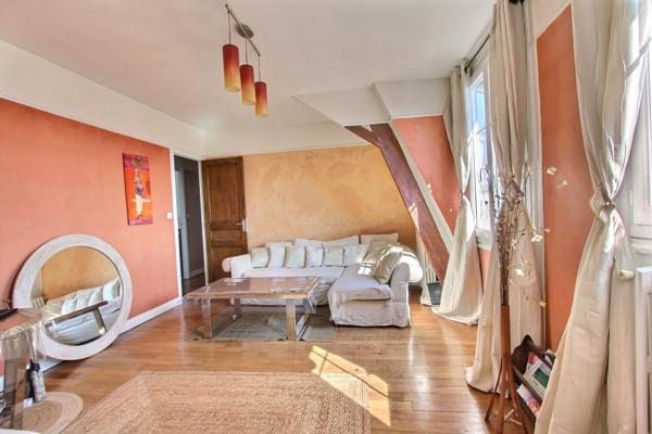 GRAND ET CHARMANT 2 PIECES A 4 MN DU METRO GABRIEL PERI AVEC VUE TOUR EIFFEL