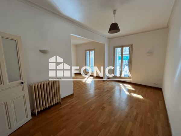 Location Appartement 5 pièces 130 m² - 17 RUE TURGOT Nimes 30000