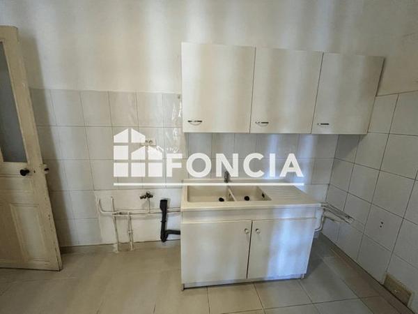 Location Appartement 5 pièces 130 m² - 17 RUE TURGOT Nimes 30000