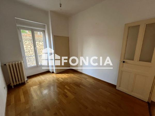 Location Appartement 5 pièces 130 m² - 17 RUE TURGOT Nimes 30000