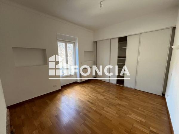 Location Appartement 5 pièces 130 m² - 17 RUE TURGOT Nimes 30000