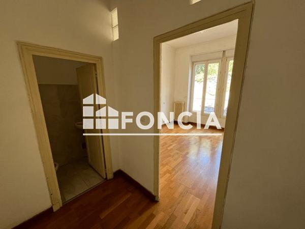 Location Appartement 5 pièces 130 m² - 17 RUE TURGOT Nimes 30000