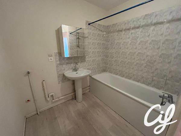 Appartement T4 LA CHAPELLE SUR ERDRE - 78.56 m2  247 000 Euros