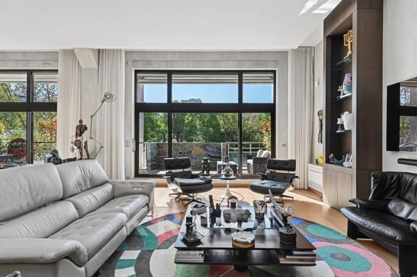 Maison contemporaine de 400m2 en bord de Seine avec roof top