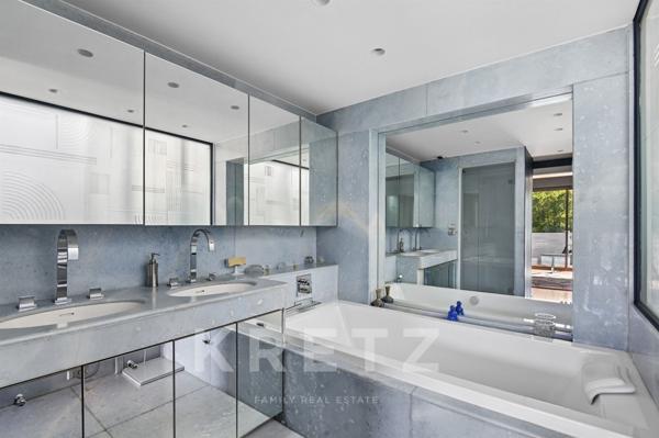 Maison contemporaine de 400m2 en bord de Seine avec roof top