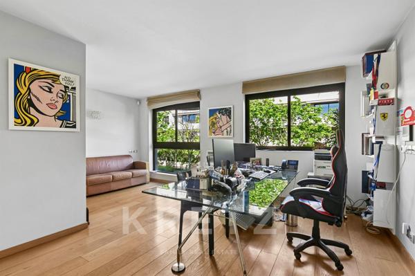 Maison contemporaine de 400m2 en bord de Seine avec roof top