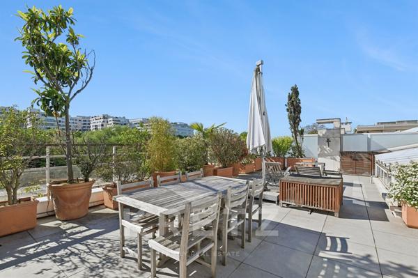Maison contemporaine de 400m2 en bord de Seine avec roof top