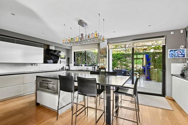 Maison contemporaine de 400m2 en bord de Seine avec roof top