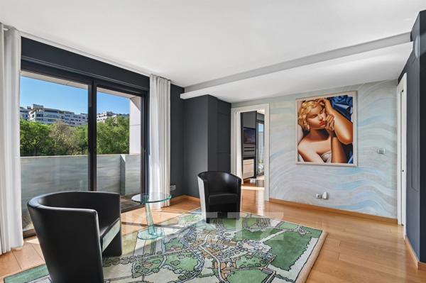 Maison contemporaine de 400m2 en bord de Seine avec roof top