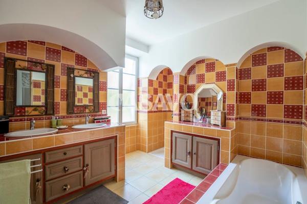 Vente Maison 7 pièces de 472m² - 30610 Sauve