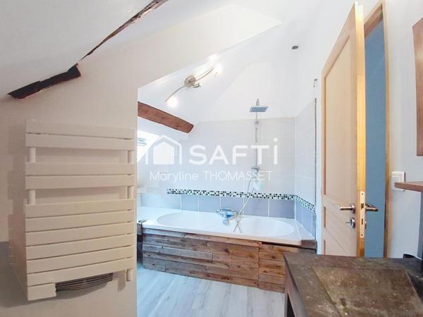 maison rénovée au centre du village