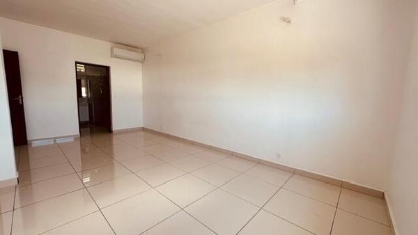 A LOUER SUR LA COMMUNE DES ABYMES  GRANDE VILLA T5 +T2 AVEC PISCINE SUR 2000 M² DE TERRAIN