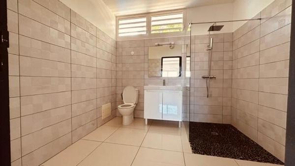 A LOUER SUR LA COMMUNE DES ABYMES  GRANDE VILLA T5 +T2 AVEC PISCINE SUR 2000 M² DE TERRAIN