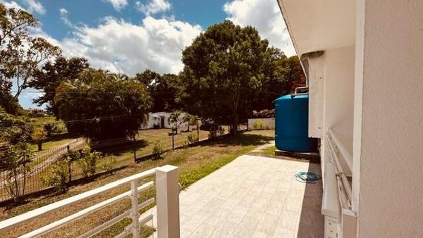 A LOUER SUR LA COMMUNE DES ABYMES  GRANDE VILLA T5 +T2 AVEC PISCINE SUR 2000 M² DE TERRAIN