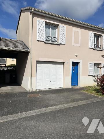 NANTES, proche Beauséjour Massacre. Maison de 2001 de 4 pièces avec garage + parking. Libre