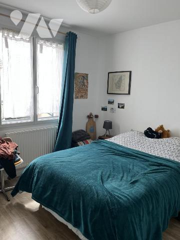 NANTES, proche Beauséjour Massacre. Maison de 2001 de 4 pièces avec garage + parking. Libre