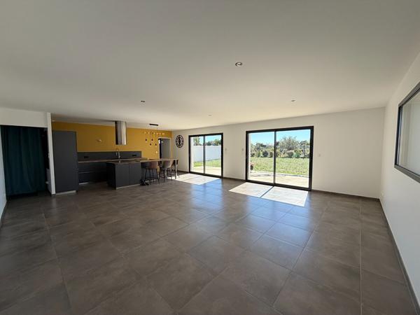 Maison contemporaine de plain-pied . Clés en main!