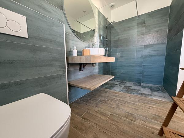 Maison contemporaine de plain-pied . Clés en main!