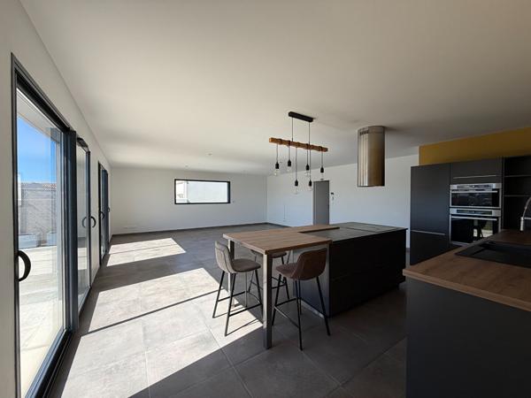 Maison contemporaine de plain-pied . Clés en main!