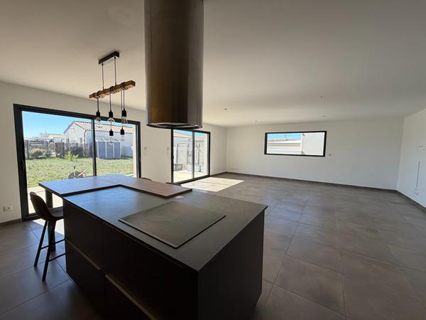 Maison contemporaine de plain-pied . Clés en main!
