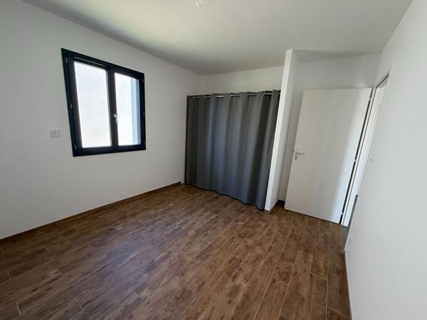 Maison contemporaine de plain-pied . Clés en main!