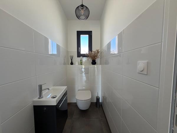 Maison contemporaine de plain-pied . Clés en main!