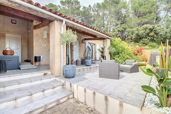 A VENDRE à LORGUES - Villa de PLAIN PIED avec PISCINE à 5mn du VILLAGE